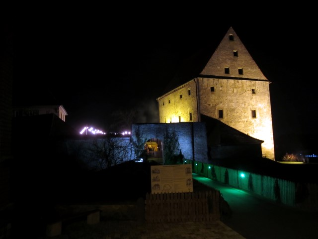 Burg bei Nacht